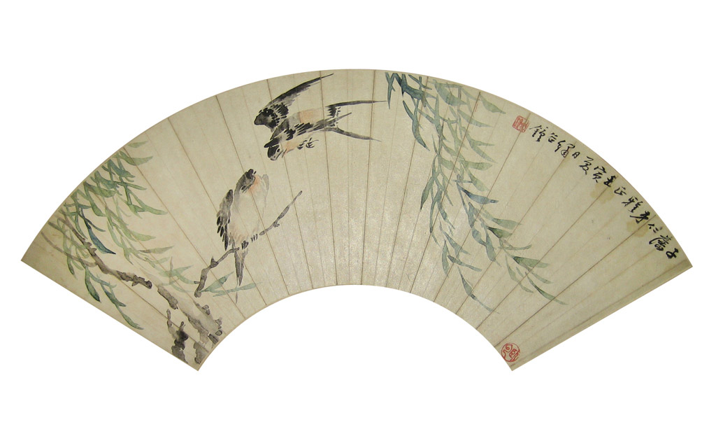 双燕图。年代：1842 夏。款识：子詹仁兄雅正，壬寅夏日绣谷钟。铃印：绣谷（朱）。鉴藏印：卧云 1（朱）。设色纸本扇面 54 x 17.5 cm