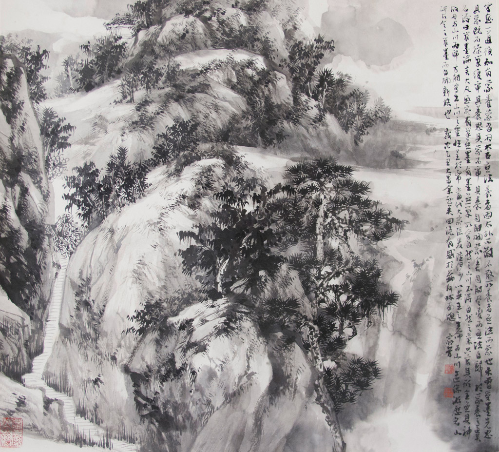 墨色山水。
年代：1985 夏。题款：写画一道，须知有蒙养。蒙者，因太古无法；养者，因太朴不散。不散所养者，无法而蒙也。未曾受墨，先思其蒙；既而操笔，复审其养。思其蒙而审，其养自能开蒙全古，自能尽变而无法自归，於蒙养之大道矣。石涛曰笔摹墨论，言大凡画家，有笔无墨有墨无笔，亦写自然之山川，不得自然之无采，只写其所全，无其神故因与山川并归，方能写出山川之灵悟呈於帘。当代大家张爰，陆俨少，以毕生之生命为山川造像游历名山，研古今之笔墨而自创新格也。岁次乙丑大暑余赴美回泸有感於苏河畔南题。家芳。铃印：两方，参考原作。墨色纸本 64 x 64 cm